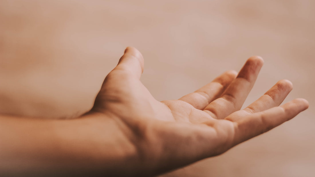 The Dos and Don’ts of Exfoliating Your Hands